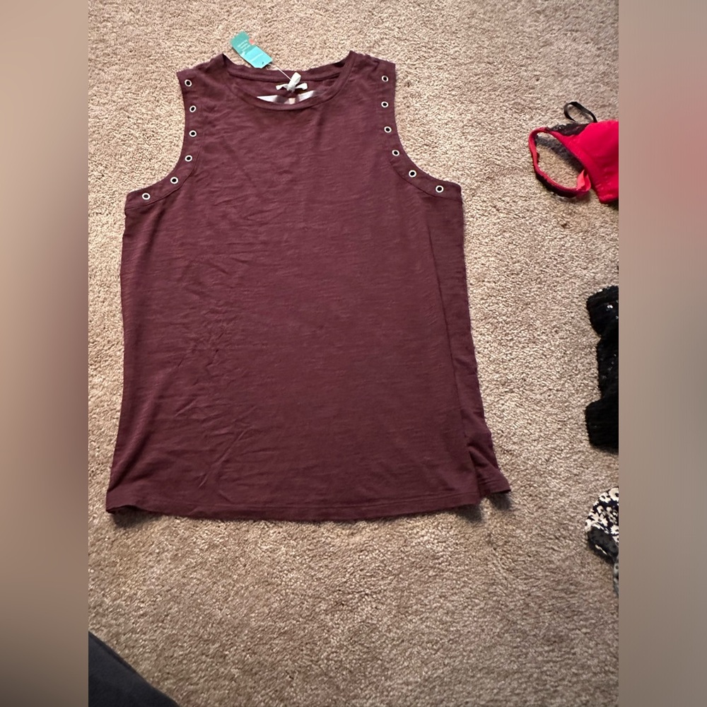 Maurice’s tank top size XS NWT fits more like a small or medium IMO